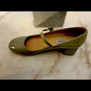 Everyone loves ♥️ Clark's! Grey patent baby dolls size 10M new..